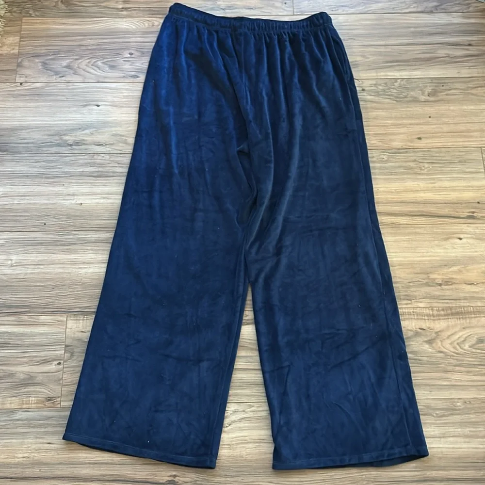 Universal Thread Women's Leisure Studio Mid-Rise Navy Blue Velour Sweatpants - Picture 8 of 8
